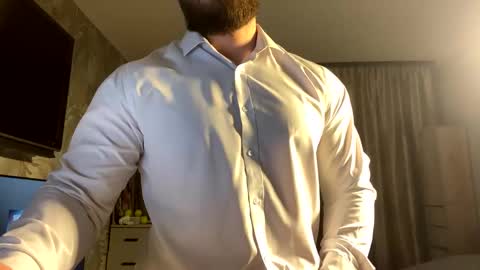 Snapshot of muscularjuggler chatting on March 1, 2:08 pm muscularjuggler online show from March 1, 2:08 pm