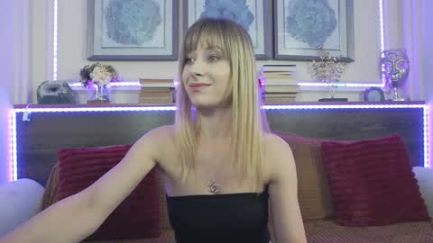 Luna  online show from March 17, 8:23 pm