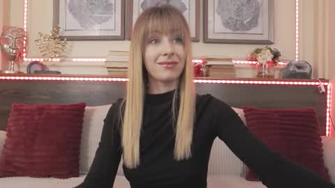 Luna  online show from March 28, 6:40 pm