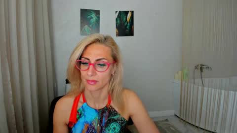 Snapshot of museofstage chatting on July 8, 11:37 am Diana online show from July 8, 11:37 am