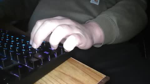 Snapshot of mushroomtip0202 chatting on November 27, 9:00 am mushroomtip0202 online show from November 27, 9:00 am