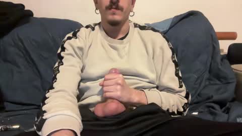 Snapshot of muupp69 chatting on December 13, 12:53 am muupp69 online show from December 13, 12:53 am
