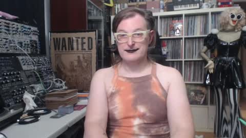 Muziknerd online show from April 14, 4:18 am