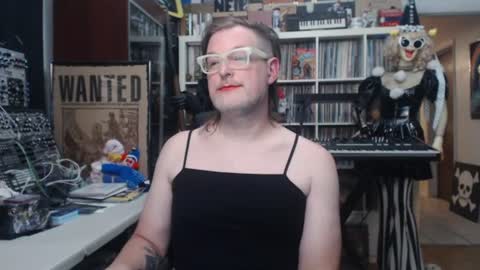 Snapshot of muziknerd chatting on July 25, 3:15 am Muziknerd online show from July 25, 3:15 am