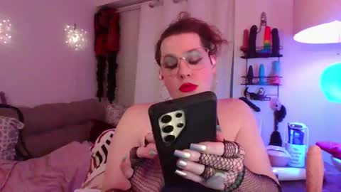 Snapshot of mxsissycharlotte chatting on June 29, 1:01 am Mx Charlotte online show from June 29, 1:01 am