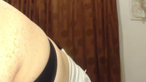     sara      i know you love me xoxox     online show from November 22, 2:21 am