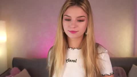 Polly online show from November 4, 3:44 pm