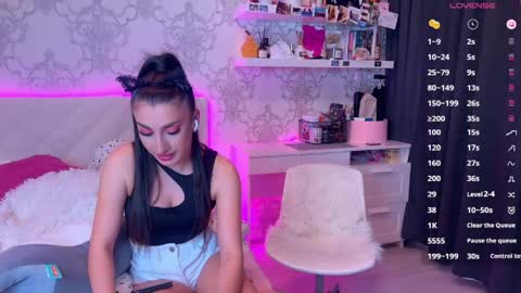 Naomi online show from April 19, 6:10 pm