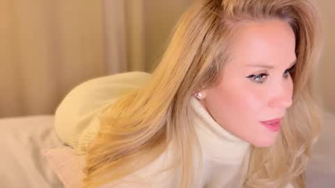 Mya-be Yours P online show from December 1, 10:10 pm