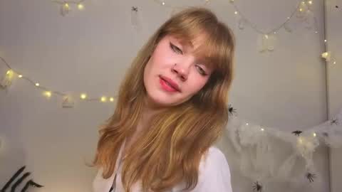 Snapshot of myismira chatting on October 31, 4:13 am Mira online show from October 31, 4:13 am