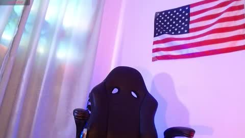 Mylo Wallace  online show from October 29, 7:15 pm