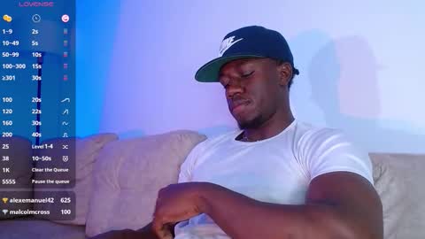 Mylo Wallace  online show from March 8, 2:59 am