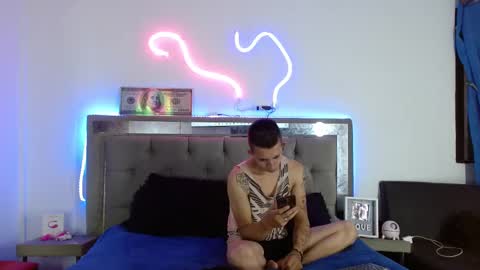 Snapshot of myluandjackhot chatting on February 5, 1:00 pm Myluandjack online show from February 5, 1:00 pm