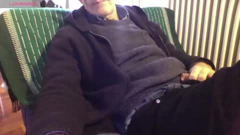 Snapshot of mynakedbeach chatting on January 15, 11:04 am Bi sexy guy lovense hush is on private is open or password show tip if you like. online show from January 15, 11:04 am