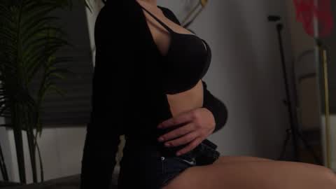 mypassion_ online show from March 4, 3:40 pm