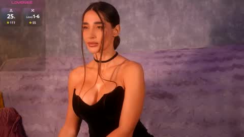 Snapshot of myriamfox_ chatting on February 5, 9:03 am Miryam online show from February 5, 9:03 am