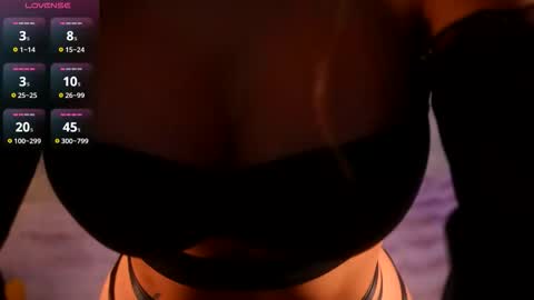 Snapshot of myriamfox_ chatting on February 6, 8:07 am Miryam online show from February 6, 8:07 am