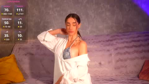 Snapshot of myriamfox_ chatting on February 11, 7:35 am Miryam online show from February 11, 7:35 am