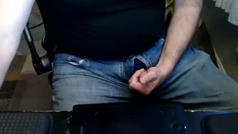 Just hanging out - No pressure online show from April 8, 1:05 am