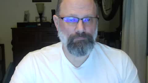 Just hanging out - No pressure online show from June 6, 6:51 am