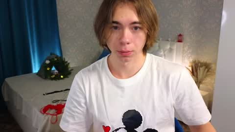 Mickey online show from December 25, 9:43 pm