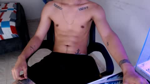Snapshot of mysteryboy_thin16 chatting on December 1, 9:04 pm mysteryboy_thin16 online show from December 1, 9:04 pm
