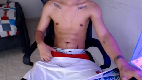 Snapshot of mysteryboy_thin16 chatting on December 2, 9:06 pm mysteryboy_thin16 online show from December 2, 9:06 pm