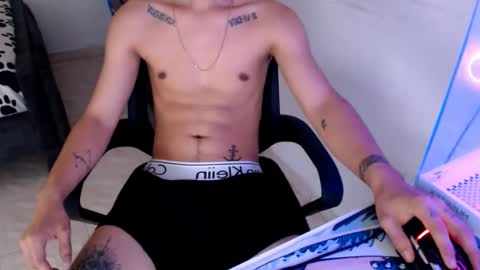 Snapshot of mysteryboy_thin16 chatting on December 13, 10:23 pm mysteryboy_thin16 online show from December 13, 10:23 pm