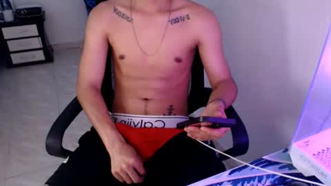 Snapshot of mysteryboy_thin16 chatting on January 13, 10:35 pm mysteryboy_thin16 online show from January 13, 10:35 pm