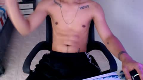 Snapshot of mysteryboy_thin16 chatting on January 26, 8:34 pm mysteryboy_thin16 online show from January 26, 8:34 pm