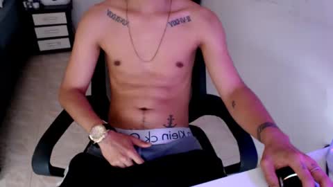 Snapshot of mysteryboy_thin16 chatting on February 19, 10:42 pm mysteryboy_thin16 online show from February 19, 10:42 pm
