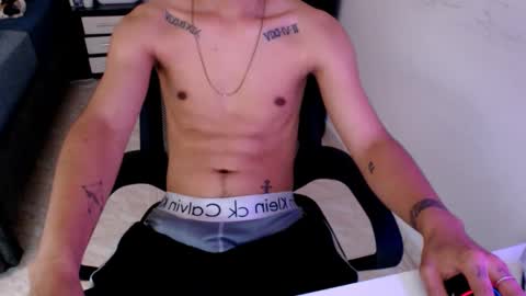 Snapshot of mysteryboy_thin16 chatting on February 20, 7:52 pm mysteryboy_thin16 online show from February 20, 7:52 pm