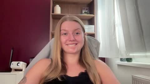 Snapshot of mysteryericax chatting on June 29, 7:36 am Erica online show from June 29, 7:36 am