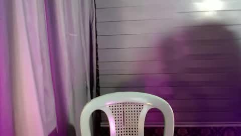 Snapshot of mysteryman_xxx chatting on December 16, 2:22 pm UR GIRL NEXTDOOR online show from December 16, 2:22 pm