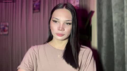 UR GIRL NEXTDOOR online show from March 3, 3:01 am