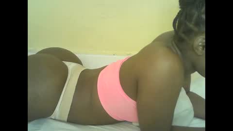 Snapshot of mystic_linna chatting on June 5, 6:52 am mystic_linna online show from June 5, 6:52 am