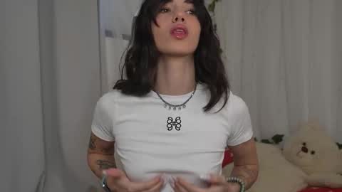 Snapshot of mystica_ chatting on October 18, 11:33 am MILLI online show from October 18, 11:33 am