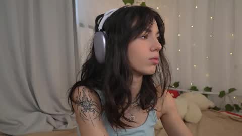 Snapshot of mystica_ chatting on October 20, 8:04 am MILLI online show from October 20, 8:04 am