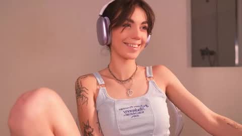 Snapshot of mystica_ chatting on October 22, 8:58 am MILLI online show from October 22, 8:58 am