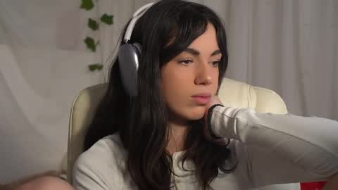 Snapshot of mystica_ chatting on November 6, 5:41 am MILLI online show from November 6, 5:41 am