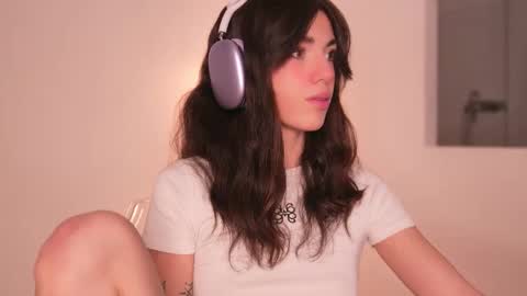 Snapshot of mystica_ chatting on November 9, 7:50 am MILLI online show from November 9, 7:50 am