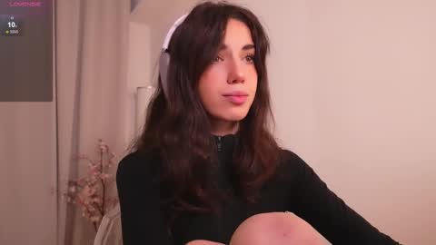 Snapshot of mystica_ chatting on November 11, 6:35 am MILLI online show from November 11, 6:35 am