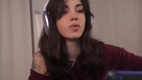 Snapshot of mystica_ chatting on November 13, 7:18 am MILLI online show from November 13, 7:18 am