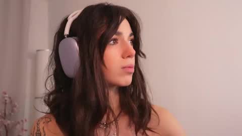 Snapshot of mystica_ chatting on November 18, 9:14 am MILLI online show from November 18, 9:14 am