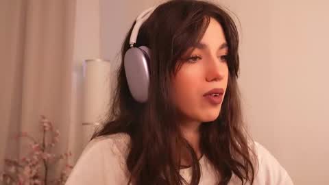 Snapshot of mystica_ chatting on November 19, 8:47 am MILLI online show from November 19, 8:47 am