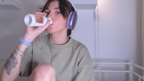 Snapshot of mystica_ chatting on November 21, 9:08 am MILLI online show from November 21, 9:08 am