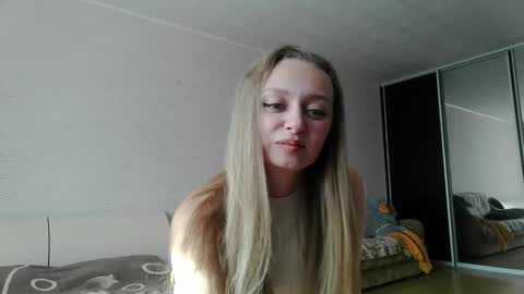 Snapshot of mysticglimmer chatting on September 19, 10:27 am Anika online show from September 19, 10:27 am