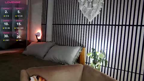 Snapshot of mystique_girl_ chatting on May 16, 7:01 pm Angeline online show from May 16, 7:01 pm
