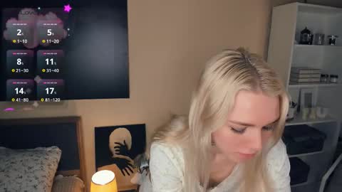 Snapshot of myviolet_rush chatting on October 15, 8:09 pm Olivia or just olive online show from October 15, 8:09 pm