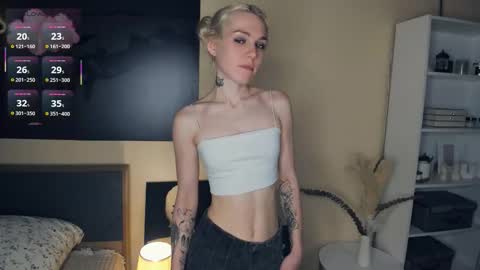 Snapshot of myviolet_rush chatting on October 16, 7:26 pm Olivia or just olive online show from October 16, 7:26 pm